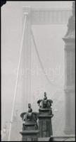 Újvári Béla (?-): Erzsébet híd, feliratozott, vintage fotóművészeti alkotás, szakadással, sarokhiánnyal, 23,5×13 cm