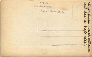 1916 Máthé Béla főhadnagy otthona Kadlubiska mellett, szoba belső, falióra Ferenc József portréjával...