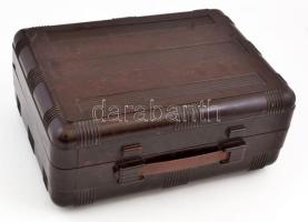 cca 1960 retró szovjet hordozható lemezjátszó műanyag, repedt tokkal  + kb. 40 db lemezjátszó tű műa...