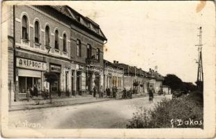 1950 Hatvan, utca, Népbolt 47. sz. áruda Nemzeti Vállalat, dohány kis áruda, Vasárubolt, üzletek. F. Bakos photo (fa)