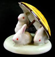 Hollóházi porcelán esernyős nyuszik. Kézzel festett, jelzett, hibátlan, m:  5 cm