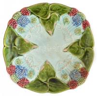 Kerámia tétel: iparművész hamutál, tál, két régi jelzett fajansz tányér, mind lepattanásokkal