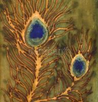 Szendrei Judit (?-): Pávatoll. Tűzzománc, jelzett, reprodukálva a művésznő honlapján, hátoldalán cím...