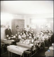 cca 1960-as években készült, 13 db vintage NEGATÍV különféle témákról (ravatal, járművek, építkezés,...