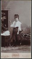 cca 1902 Budapest, Erdélyi Mór (1866-1934) császári és királyi udvari fényképész műtermében készült, keményhátú vintage fotó, 20,1x10,9 cm