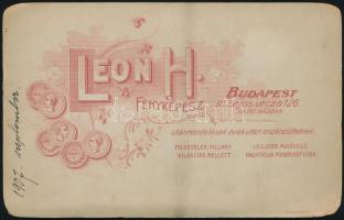 1907 Budapest, Leon H. fényképész műtermében készült keményhátú vintage fotó, 16x5x10,6 cm