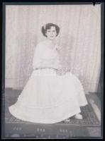 cca 1960 Glázner Mária (később Sándor Andrásné) csongrádi fényképész hagyatékából 13 db vintage műte...