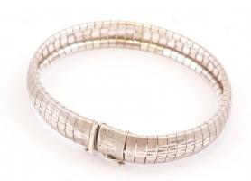 Ezüst(Ag) masszív mintás kígyó karkötő, jelzett, biztonsági kapoccsal, h: 17,5 cm, nettó: 19 g