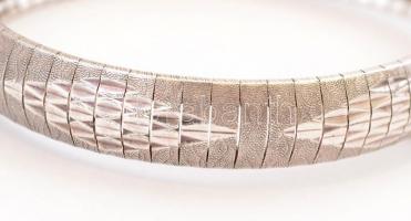 Ezüst(Ag) masszív mintás kígyó karkötő, jelzett, biztonsági kapoccsal, h: 17,5 cm, nettó: 19 g