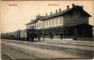 1908 Dombóvár, Vasútállomás, vonat, gőzmozdony, létra. Kiadja Bruck Sándor könyvnyomdája + "ÚJDOMBÓVÁR PÁLYAUDVAR" bélyegző (EK)