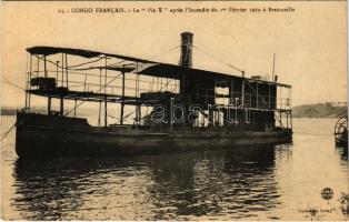 Brazzaville, Le Pie X aprés lIncendie du ler Février 1910 /  The Pie X after the Fire of February 1, 1910, ship