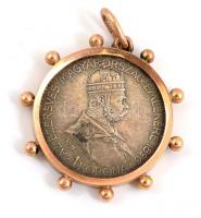 Arany (Au) 14K függő, ezüst (Ag) Ferenc József 1 koronás éremmel, d: 2,4 cm, bruttó: 7 g