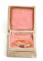 Arany (Au) 14K háromköves gyűrű, jelzett, méret: 55, bruttó: 4 g