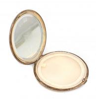 Ezüst(Ag) pudrié, jelzett, belül tükörrel, kívül gravírozott felirattal, d: 9,5 cm, bruttó: 163,3 g