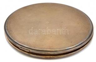 Ezüst(Ag) pudrié, jelzett, belül tükörrel, kívül gravírozott felirattal, d: 9,5 cm, bruttó: 163,3 g
