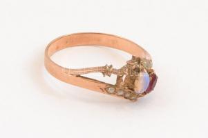 Arany(Au) 14K gyűrű, hiányos kőberakással, jelzett, méret: 56, bruttó: 2 g