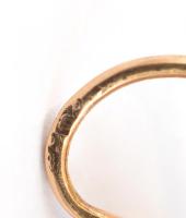 Arany (Au) 14K fülbevalópár, jelzett, sérült, bruttó: 2,5 g