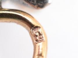 Arany(Au) 14K fülbevalópár, jelzett, hiányos kő berakással, bruttó: 4,6 g