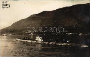 1917 U-65 német tengeralattjáró osztrák-magyar zászló alatt a Kotori-öbölben / K.u.K. Kriegsmarine, SM U-65 in Cattaro / WWI German U-65 submarine under Austro-Hungarian Navy flag, mariners. photo (fl)