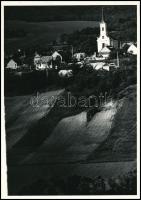 1981 C. Kovács István (?-): Magyar falu, pecséttel jelzett fotó, 23×16,5 cm