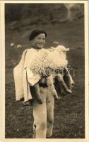 Helpa (Gömör, Gemer); Chlapec. Národopisny odbor Matice Slovenskej / parasztfiú / peasant boy, Slovak folklore. Fot. Karol Plicka