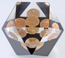 Kanada 1970. 1c Br (5x) dekoratív műanyag tömbbe foglalva T:2
Canada 1970, 1 Cent Br (5x) encased i...