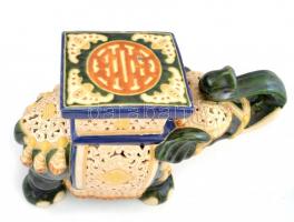 Elefánt, mázas kerámia, keleti ornamentikával díszített,  jelzés nélkül, kopásnyomokkal, apró mázhib...