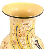 Hatalmas, távol-keleti stílusú, florális és figurális állat motívumokkal díszített padlóváza, mázas ...