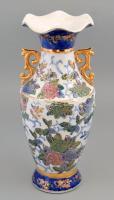 Yuchengfeng jelzéssel. Porcelán váza. Kézzel festett, jelzett, kopásokkal 36 cm