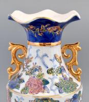 Yuchengfeng jelzéssel. Porcelán váza. Kézzel festett, jelzett, kopásokkal 36 cm