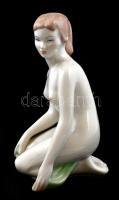 Aquincum porcelán akt, kézzel festett, jelzett, kis kopásnyomokkal, m: 22 cm