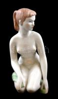 Aquincum porcelán akt, kézzel festett, jelzett, kis kopásnyomokkal, m: 22 cm
