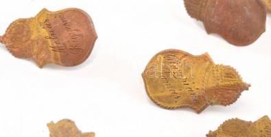 11 db szent koronás, címeres zászlószeg