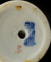 Zsolnay kis virágos lány, kézzel festett, jelzett, hibátlan, m: 14 cm