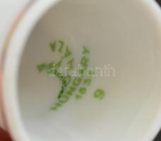 Hollóházi porcelán 4 db gyűszű, matricás, jelzett, egyiken kis hajszálrepedés, m: 2,5 cm