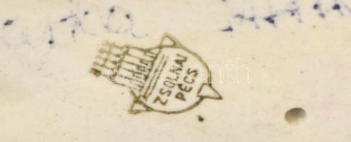 Zsolnay porcelán macska, kézzel festett, jelzett, kis mázhibával, h: 12 cm