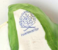 Herendi porcelán rózsa, kézzel festett, jelzett, lepattanással, 8×7 cm