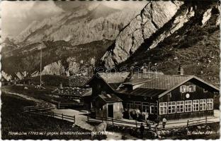 Garmisch-Partenkirchen, Hochalm gegen Wettersteinspitze / tourist hotel, cattle, mountains. Alpiner Kunstverlag H. Hüber 374.