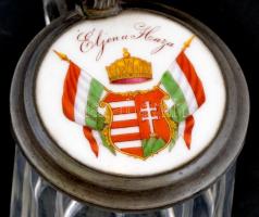 "Éljen a haza" ón/porcelán fedeles sörös korsó, száján apró csorbákkal, m: 15 cm