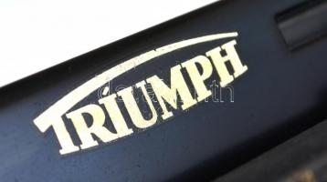 cca 1940 Triumph Durabel hordozható írógép magyar billentyűkkel, eredeti, kopott tokjában. "Tri...