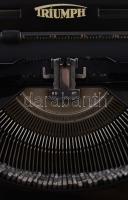 cca 1940 Triumph Durabel hordozható írógép magyar billentyűkkel, eredeti, kopott tokjában. "Tri...