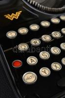 cca 1930-40 Continental 340 hordozható írógép magyar billentyűkkel, eredeti tokjában. Írógép nagyon ...