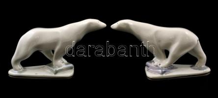 Román porcelán jegesmedvepár, kézzel festett, jelzett, kis kopásnyomokkal, m: 9 cm