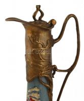 Szecessziós stílusú virágmintás kerámia karaffa, réz szerelékkel, jelzett, kis kopásnyomokkal, m: 40...