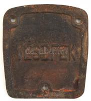 "Vészfék/Üzemen kívül" feliratú fém tábla, 13x11,5 cm