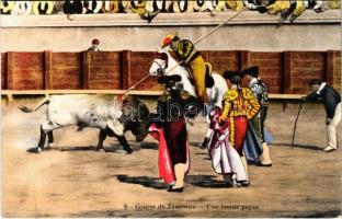 Course de Taureaux, Une bonne pique / Spanish folklore, bullfight, matadore