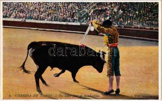 Corrida de Toros, Un buen par de banderillas / Spanish folklore, bullfight, matadore. L. Roisin (Barcelona)