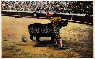 Corrida de Toros, Paso por alto / Spanish folklore, bullfight, matadore. L. Roisin (Barcelona)