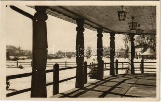 1944 Kőrösmező, Yasinia, Yasinya, Jassinja, Jasina (Máramaros); Budapest üdülő és turistaszálló, az étterem tornáca. Foto Erődi / tourist hotel, holiday resort, restaurant terrace in winter