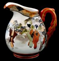 Japán porcelán kiöntő, kézzel festett, aranyozott, jelzett, apró kopásokkal, lepattanással m: 12 cm